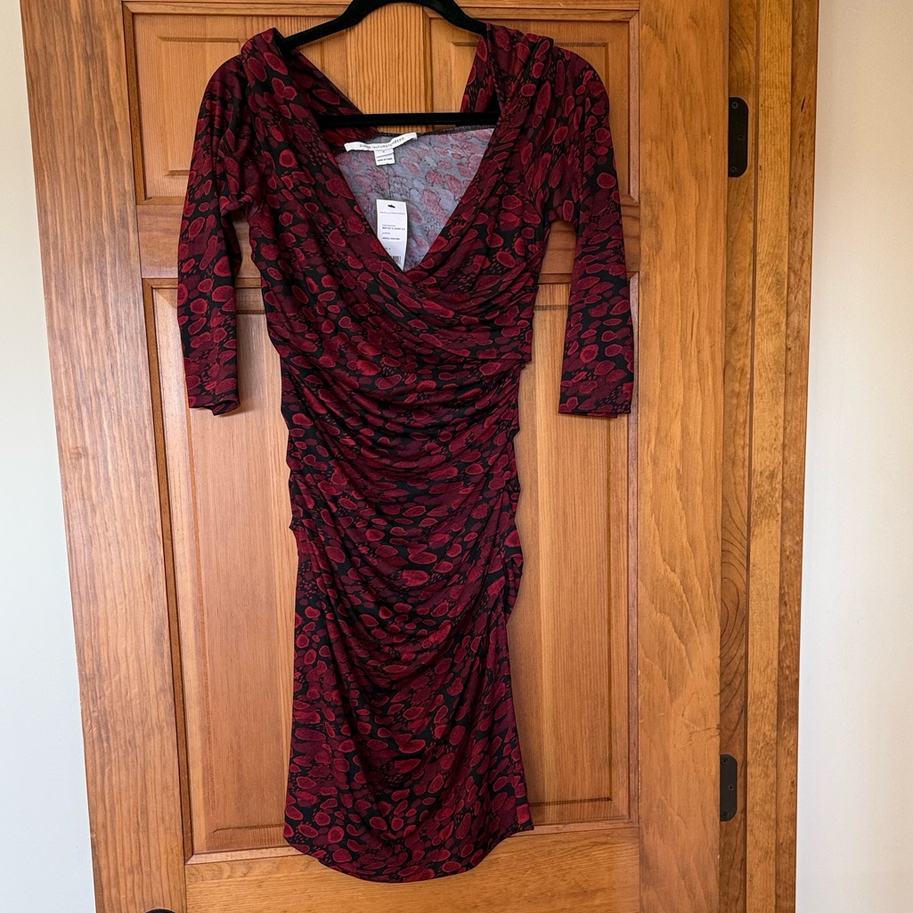 Diane Von Furstenberg New Red And Black Patterned Midi Dress